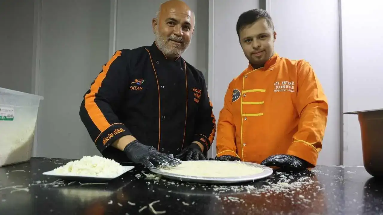 Hatay’da Down Sendromlu Mehmet Dünyanın En İyi Tatlısını Yapıyor! 3